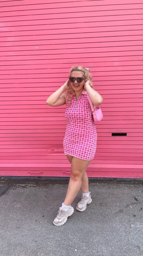 Naken lekkede OnlyFans-bilde av Nelly Belly
