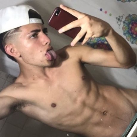 Naken lekkede OnlyFans-bilde av Nico Ezequiel Elver Galarga