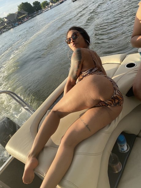Naken lekkede OnlyFans-bilde av Nicki