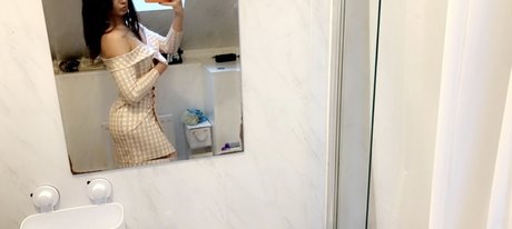 Naken lekkede OnlyFans-bilde av Newcastle Student