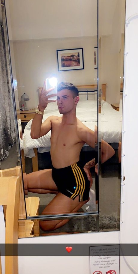 Naken lekkede OnlyFans-bilde av Sexy Barbie Colin