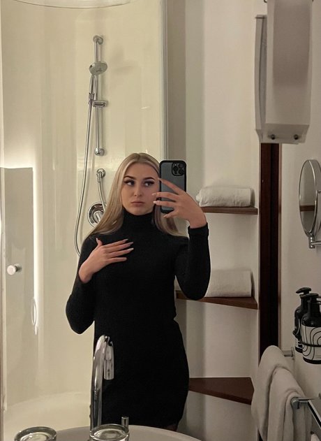 Naken lekkede OnlyFans-bilde av Nina Se 19