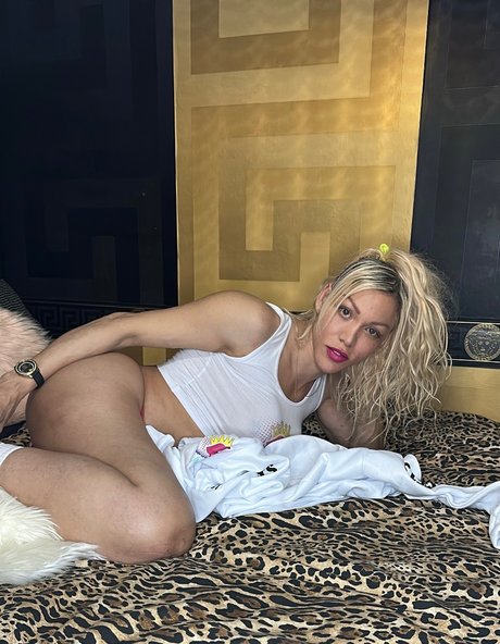 Nahá fotka uniklých OnlyFans od Nina La Divina