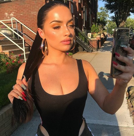 Naken lekkede OnlyFans-bilde av Ollie Jayy