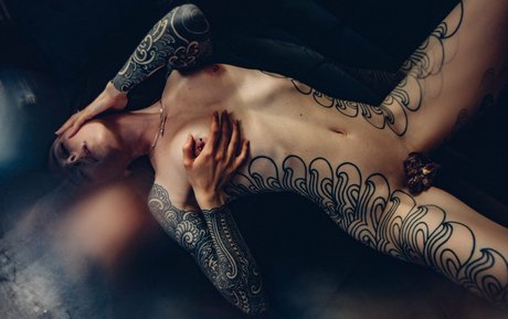 Nahá fotka uniklých OnlyFans od Noemie Doragon