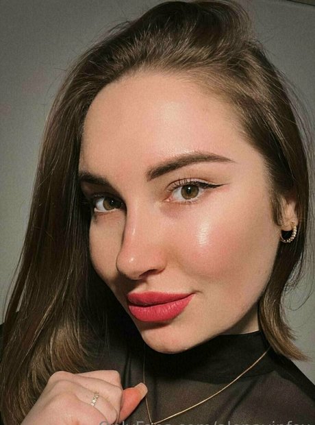 Naken lekkede OnlyFans-bilde av Alenavipfox