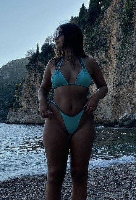 Naakte gelekte OnlyFans-foto van Debora Tanzo