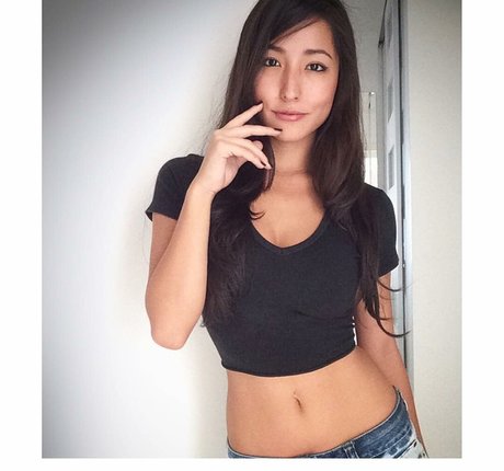 Naken läckt OnlyFans-bild av Bia Miyuki