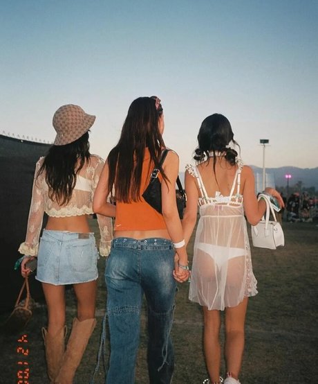 Nacktes geleaktes OnlyFans-Foto von Elisha And Renee Herbert