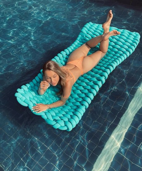 Nahá fotka uniklých OnlyFans od Carla Diaz