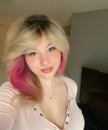 Naken lekkede OnlyFans-bilde av Kendi Ken Asmr