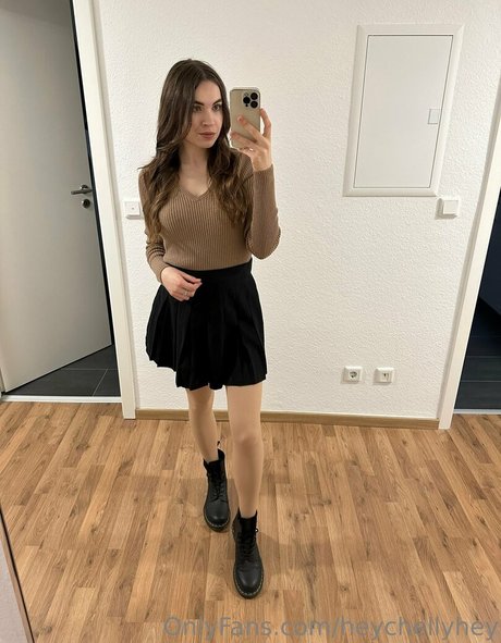 Nahá fotka uniklých OnlyFans od Heychellyhey