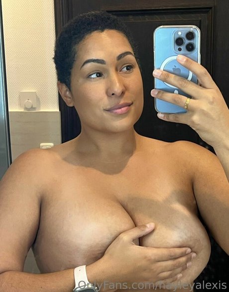 Naken lekkede OnlyFans-bilde av Hayley Alexis
