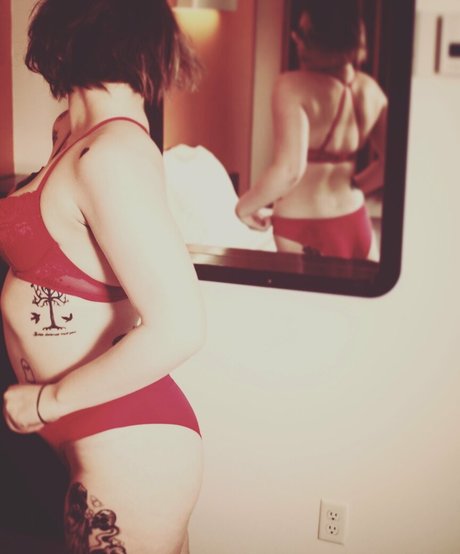 Обнаженная фотография утечки OnlyFans от Babybewitched