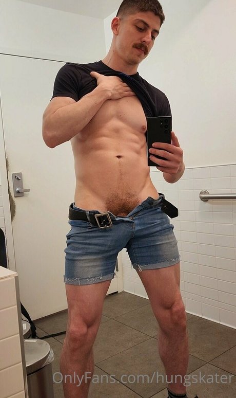 Alasti lekkinud OnlyFans-i pilt Hungskater