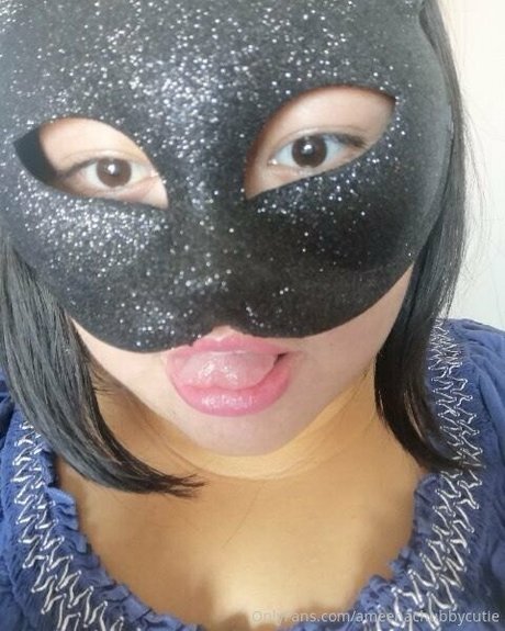 Naken lekkede OnlyFans-bilde av Ameenachubbycutie