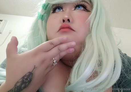 Naken lekkede OnlyFans-bilde av Pinkpolaaa