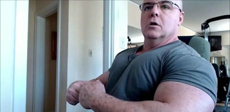 Flexbigmuscle