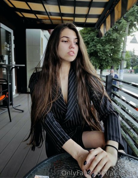 Naken lekkede OnlyFans-bilde av Alloona