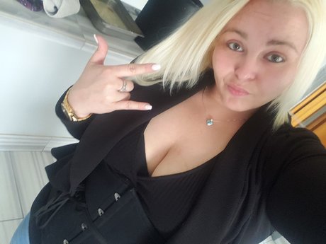 Naken lekkede OnlyFans-bilde av Amanda Knoxxx
