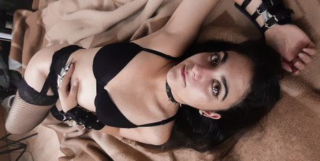 Naakte gelekte OnlyFans-foto van Arian Sweet