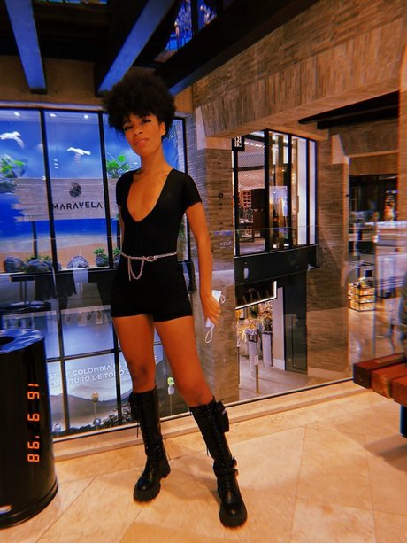 Naken lekkede OnlyFans-bilde av Africa