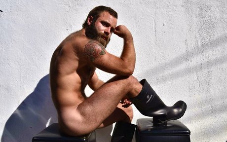 Naken lekkede OnlyFans-bilde av Baby Bear Muscles