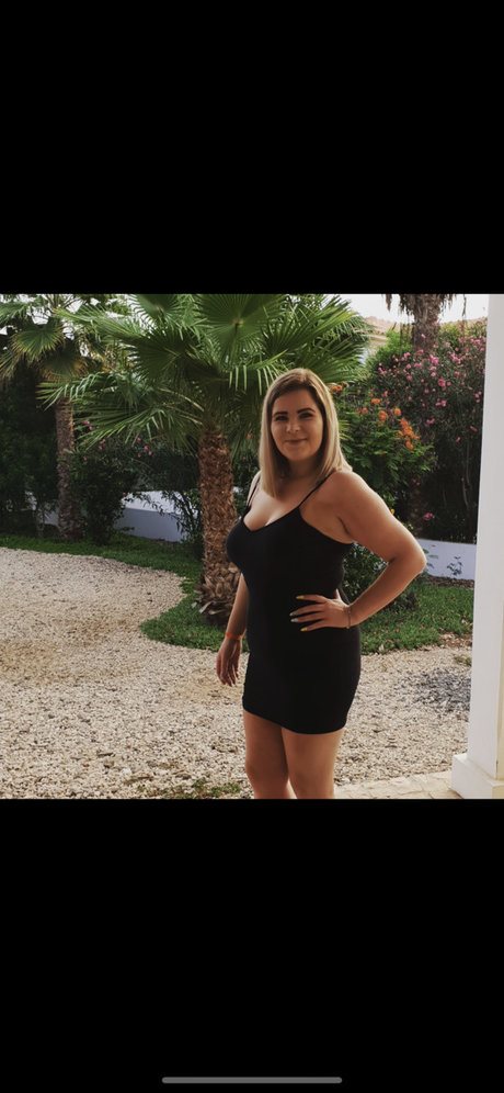 Naken lekkede OnlyFans-bilde av Abbie