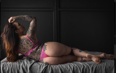 Naakte gelekte OnlyFans-foto van Officialdanivi