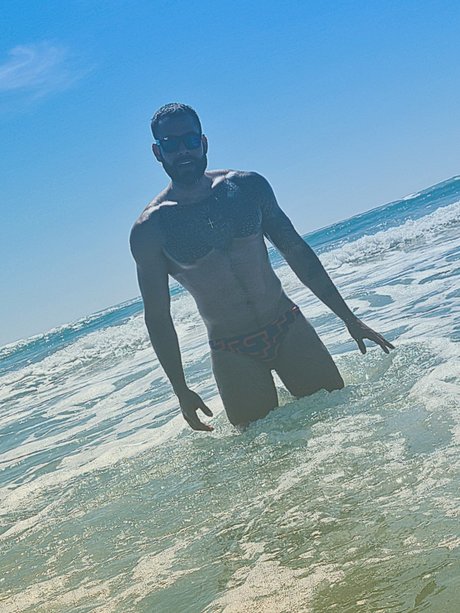 Naken lekkede OnlyFans-bilde av Adrian Veracierta