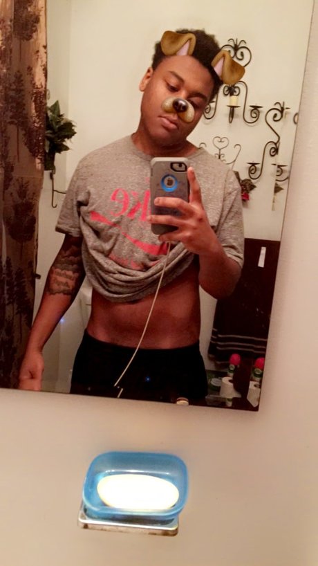 Nahá fotka uniklých OnlyFans od Ttreyraw34