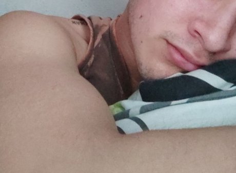 Alaston vuotanut OnlyFans-kuva Ismael