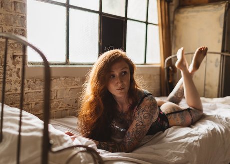 Naken lekkede OnlyFans-bilde av Olive Rose  Tattooed Redhead