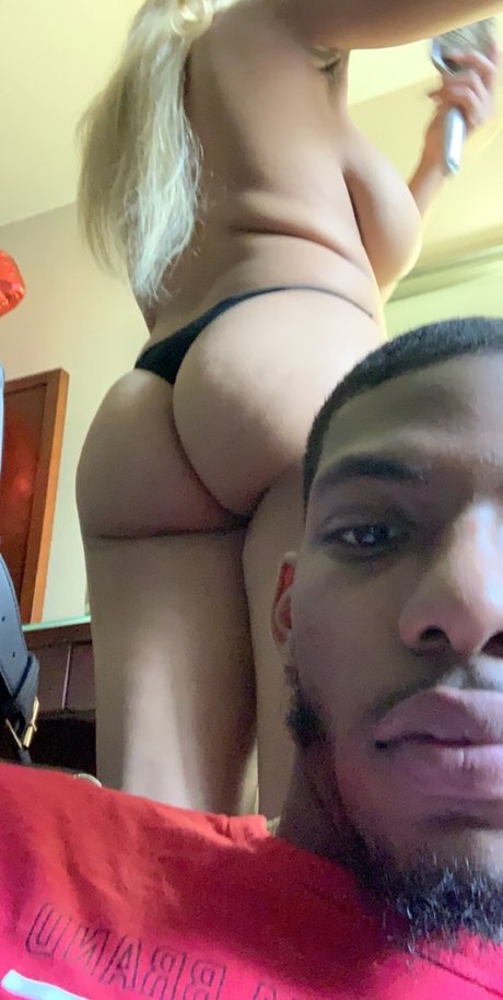 Naken läckt OnlyFans-bild av Sexiest Brown Skin Nigga Alive
