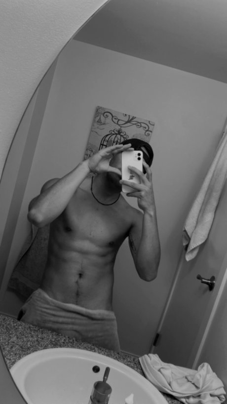 Nahá fotka uniklých OnlyFans od Adan