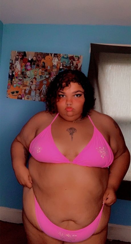 Naken lekkede OnlyFans-bilde av Opal Saiyan