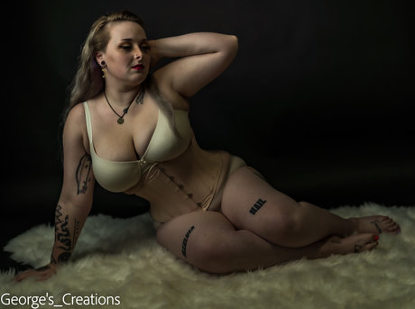 Naken lekkede OnlyFans-bilde av Effie Marigold