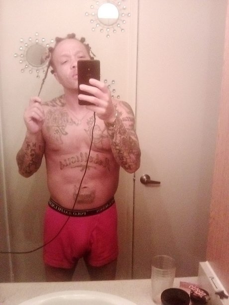 Naken lekkede OnlyFans-bilde av 10inchesofred
