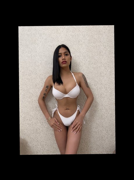 Naken lekkede OnlyFans-bilde av Akita