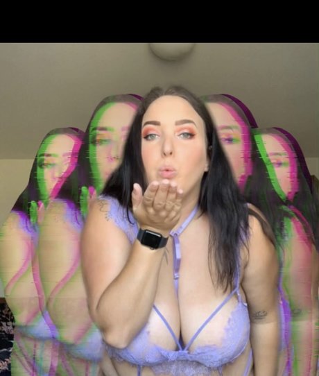 Naken lekkede OnlyFans-bilde av Emily 