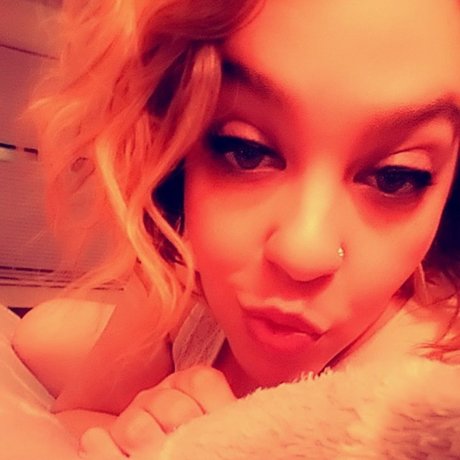 Naken lekkede OnlyFans-bilde av Sasha