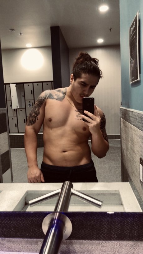 Naken lekkede OnlyFans-bilde av Papas