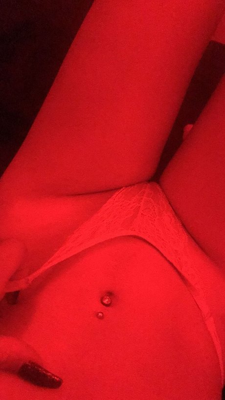 Naken lekkede OnlyFans-bilde av Lil Slut