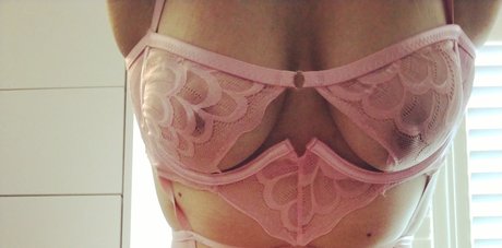 Naken lekkede OnlyFans-bilde av Petal 