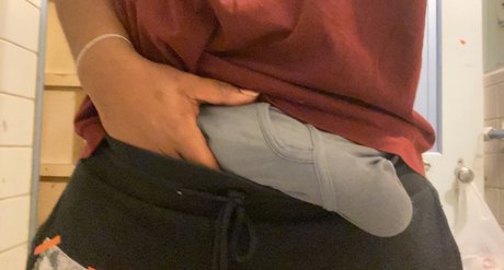 Naken lekkede OnlyFans-bilde av Perrys Wrld 