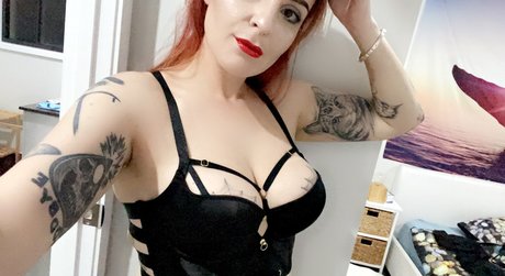 Naken lekkede OnlyFans-bilde av Penny Deadful