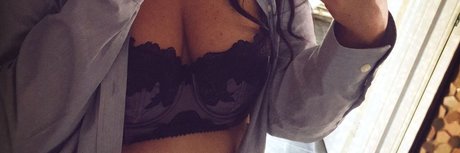 Naken lekkede OnlyFans-bilde av Peggingwife