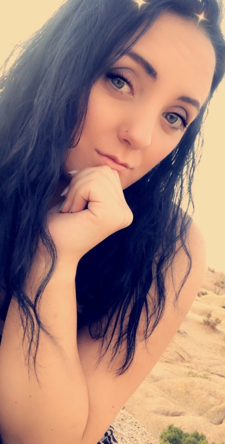 Naken lekkede OnlyFans-bilde av Erica