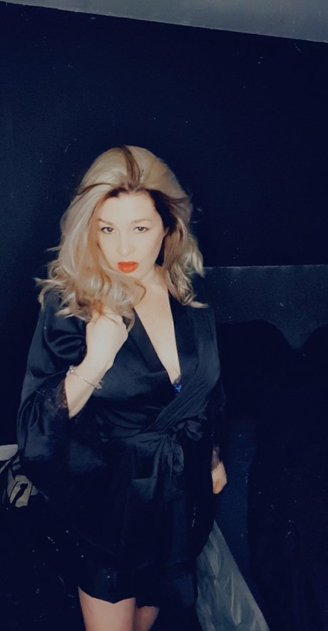 Naken lekkede OnlyFans-bilde av Excuseme Miss