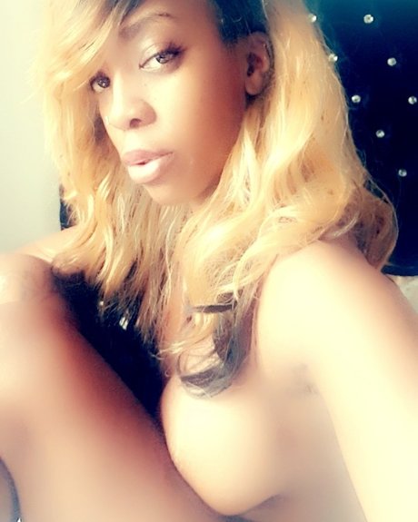 Naken läckt OnlyFans-bild av Dawn Carter